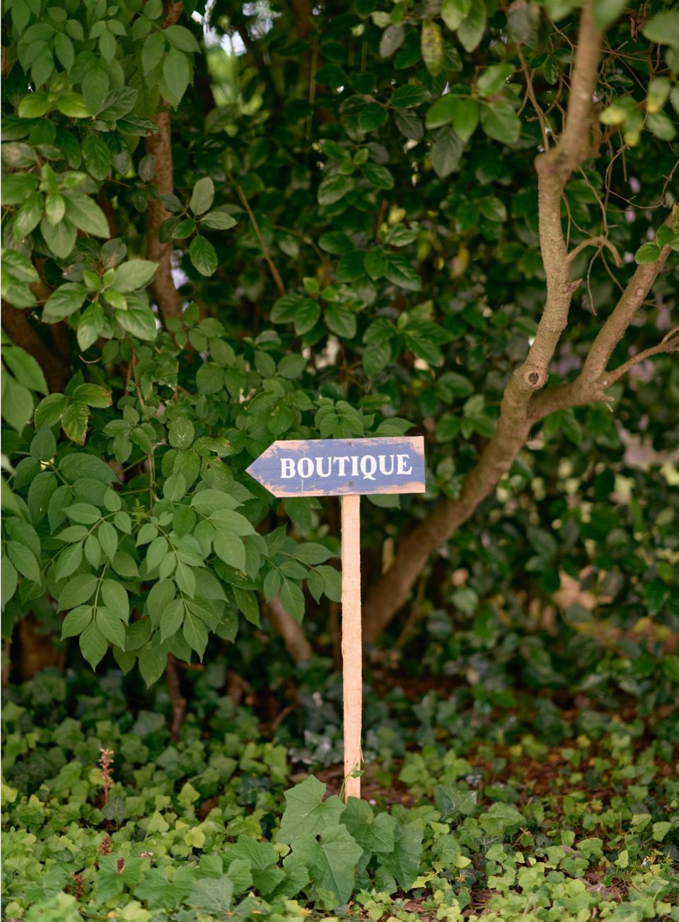 Sign to Boutique